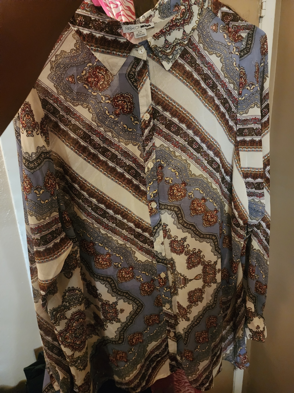 Fashion Nova Women’s Patterned Button-Up Shirt in Cream & Blue